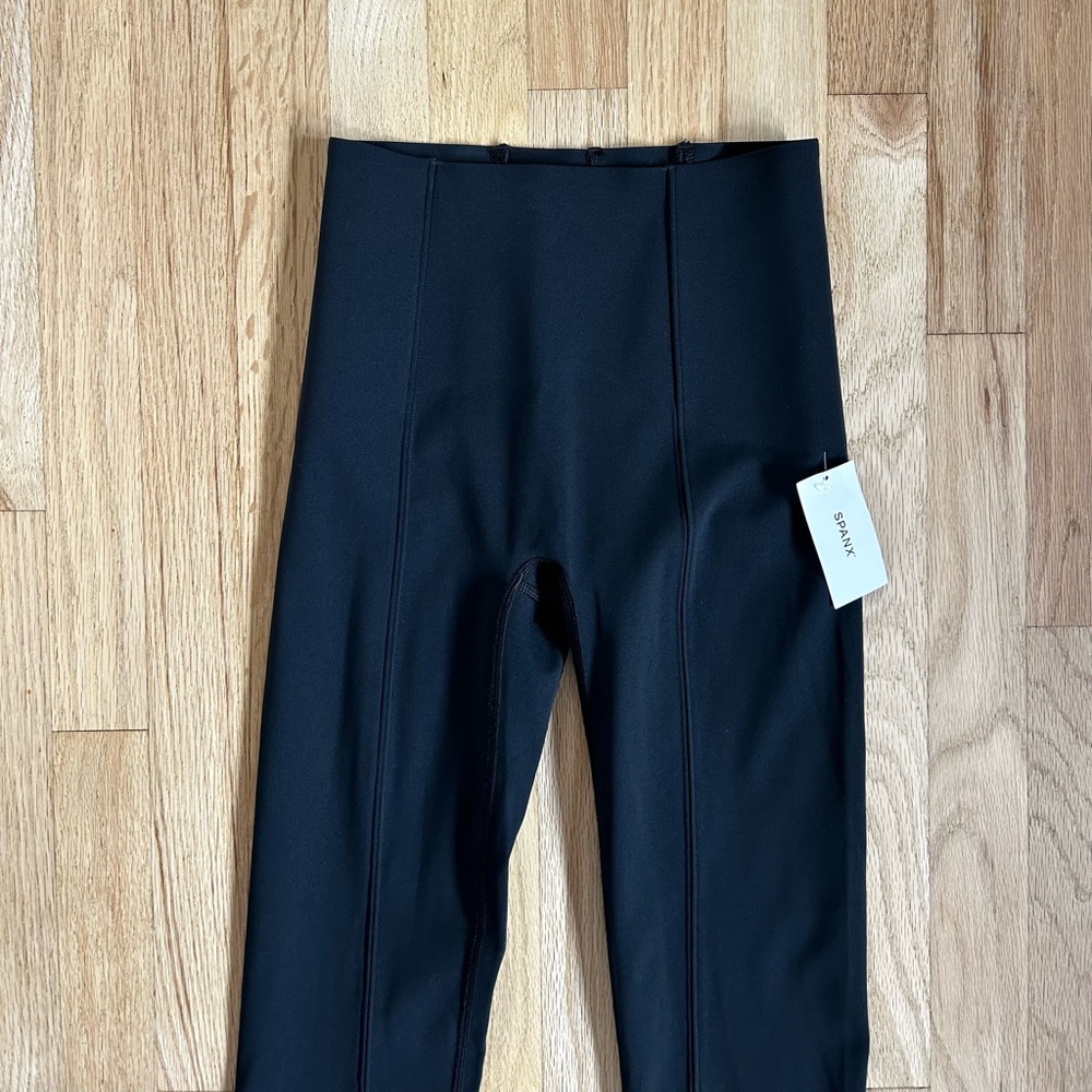 SPANX booty boost smooth front micro flare legging yoga pants very black size XS - Picture 4 of 10